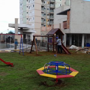 Estrutura de Lazer Infantil para Canteiros de Obras